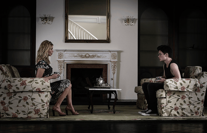 Maggie (Emmanuelle Béart) and Harrison Gilbertson (Charlie).